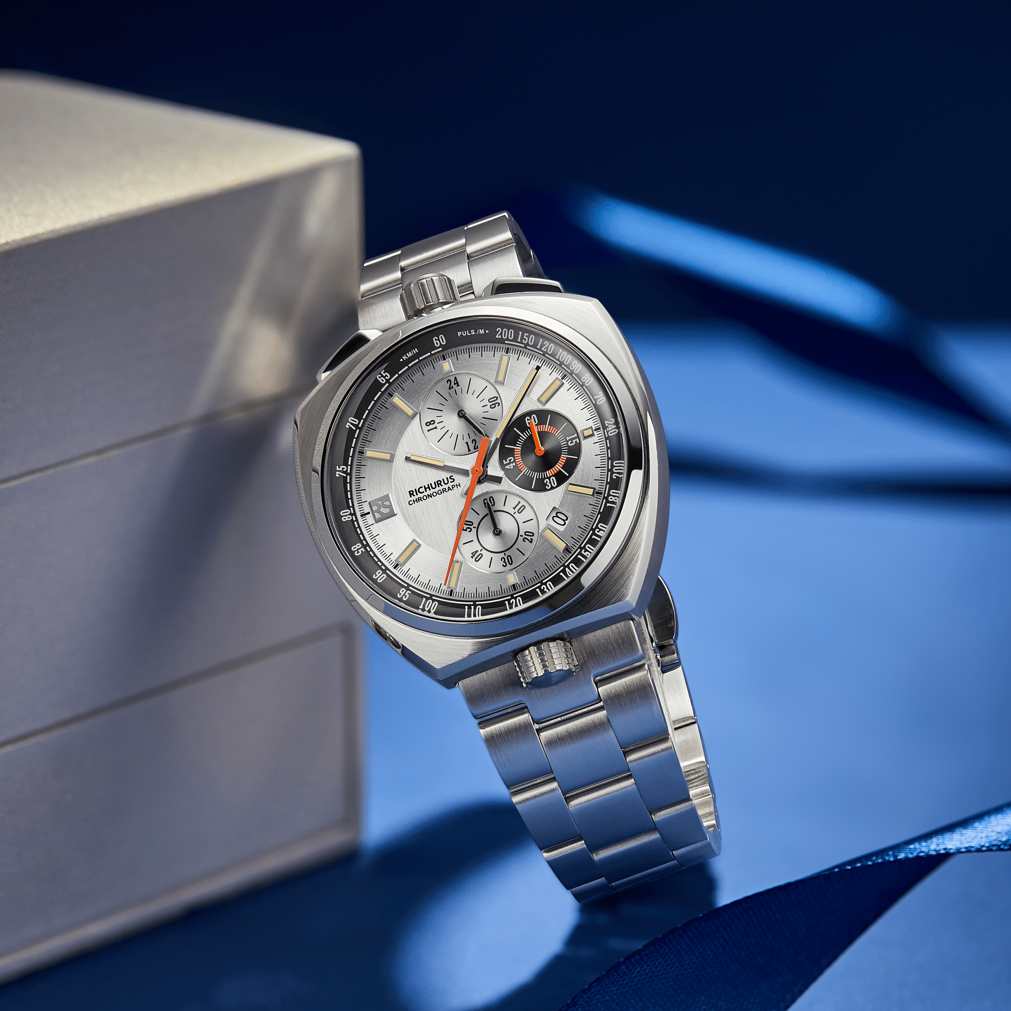 The Bullhead Chrono – Racing-Inspired Classic - Bracelet - Silver - RICHURUS WATCHES