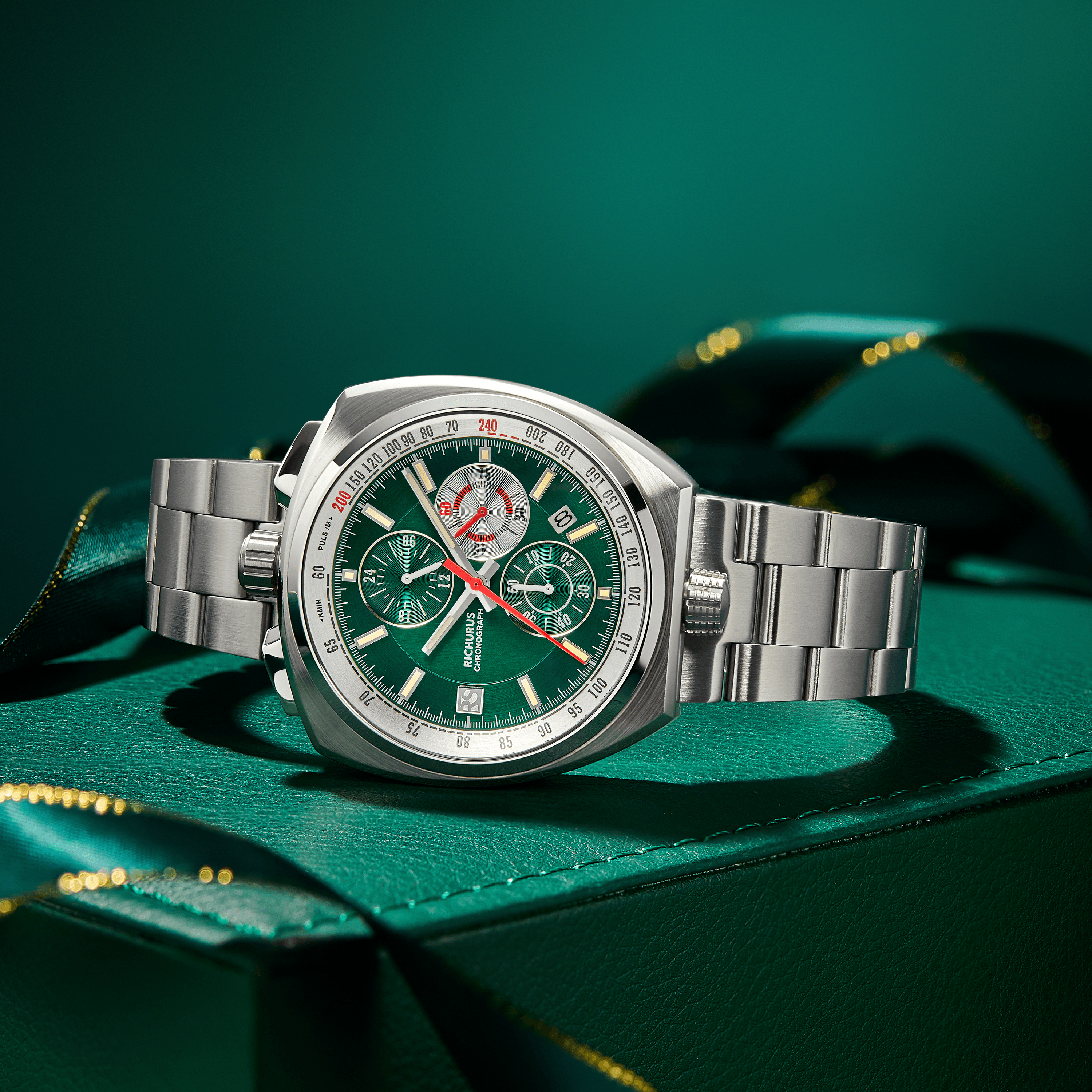 The Bullhead Chrono – Racing-Inspired Classic - Bracelet - Green - RICHURUS WATCHES