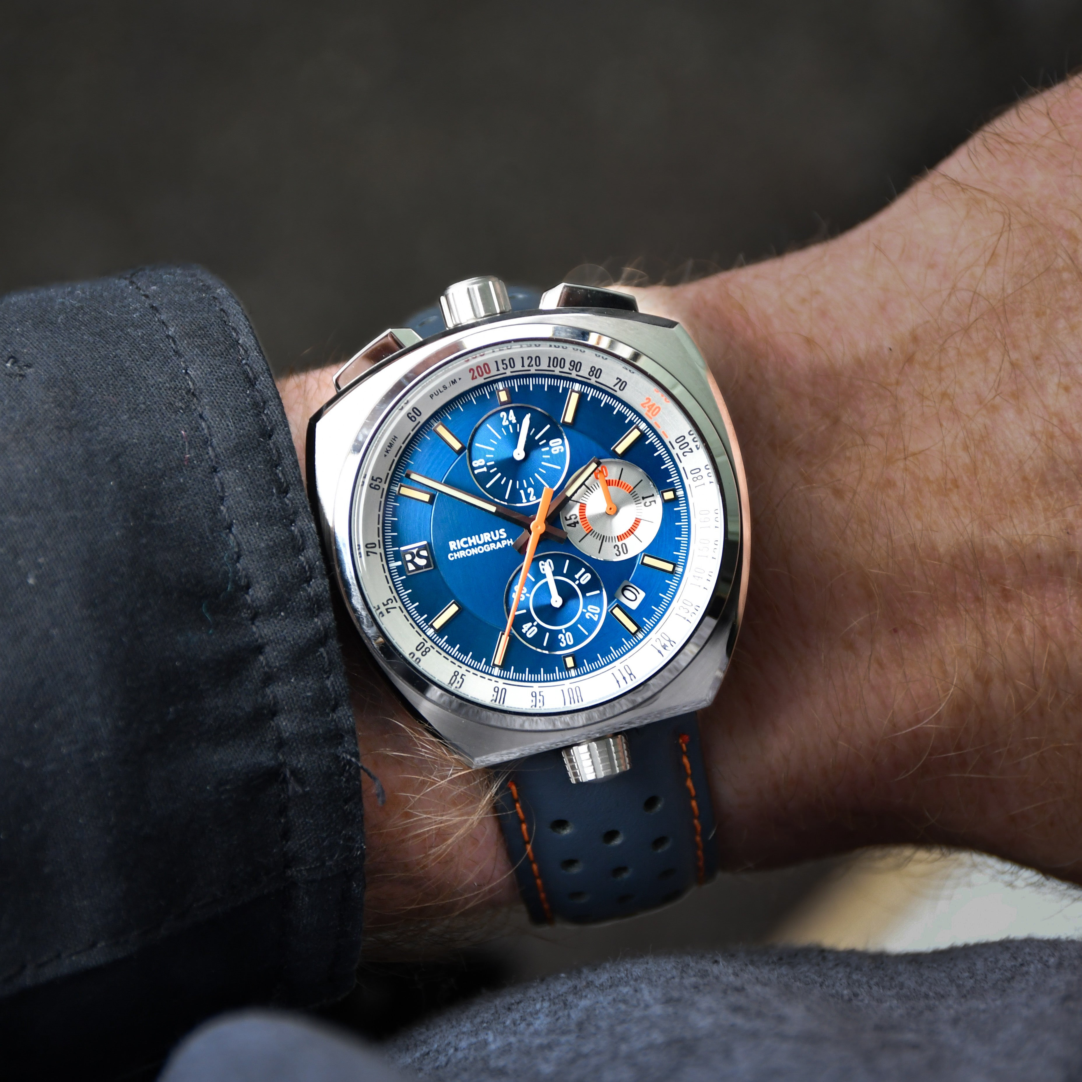 The Bullhead Chrono - Racing-Inspired Classic - Leather - Blue